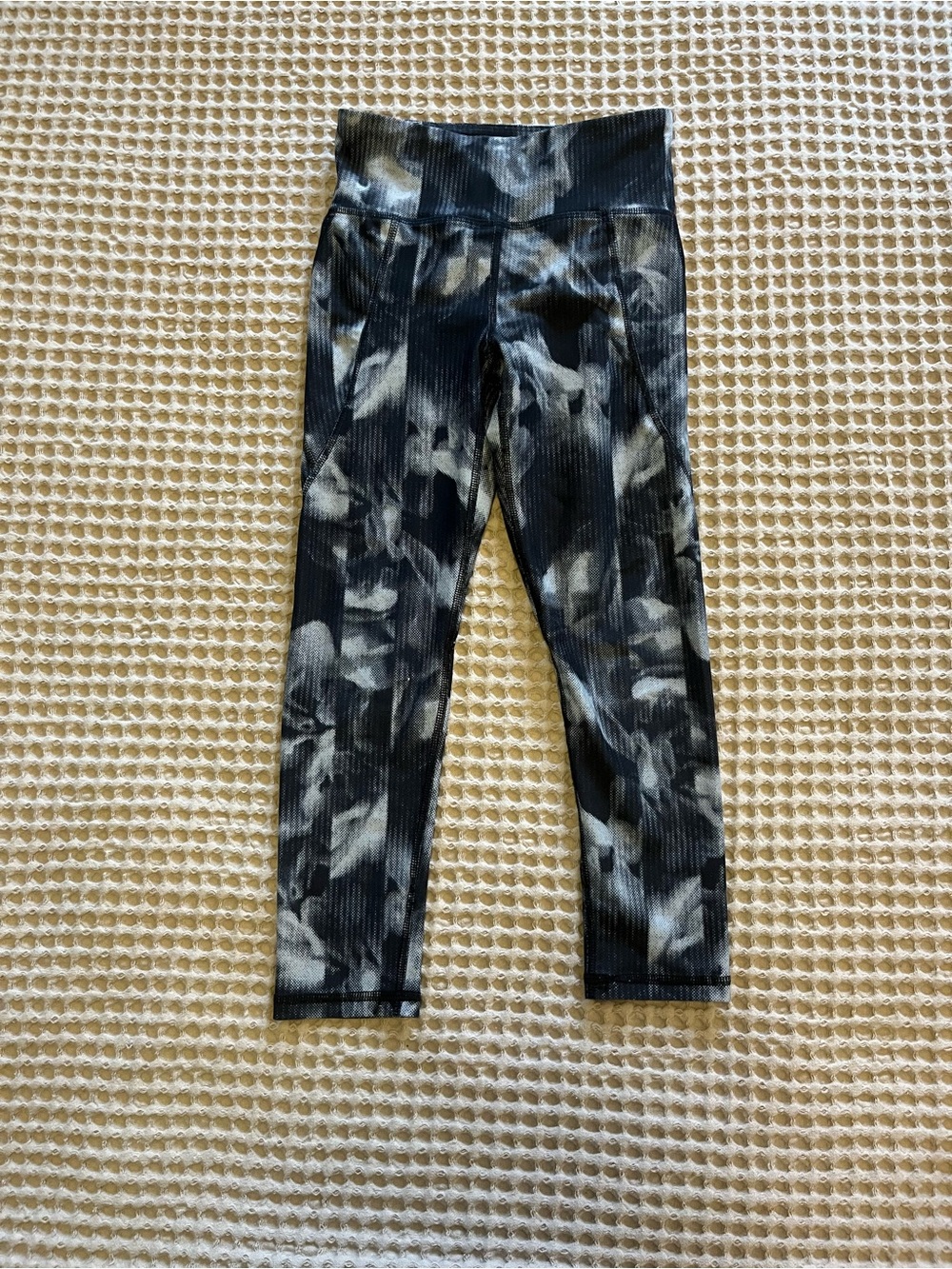 5 for $20 Old Navy Black & Gray Tie-Dye Ribbed Leggings